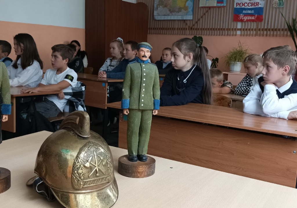 Кадеты Вельяминовской школы Карачевского района познакомились с историей пожарной охраны Брянской области
